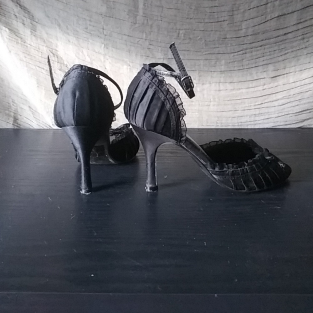 Shoes - Picture 4 of 4